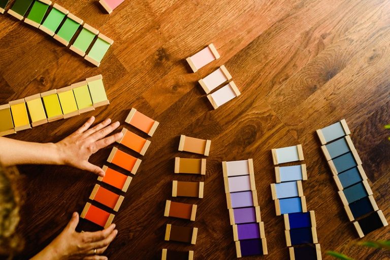 Activité sensorielle Montessori pour bébé de 18 mois