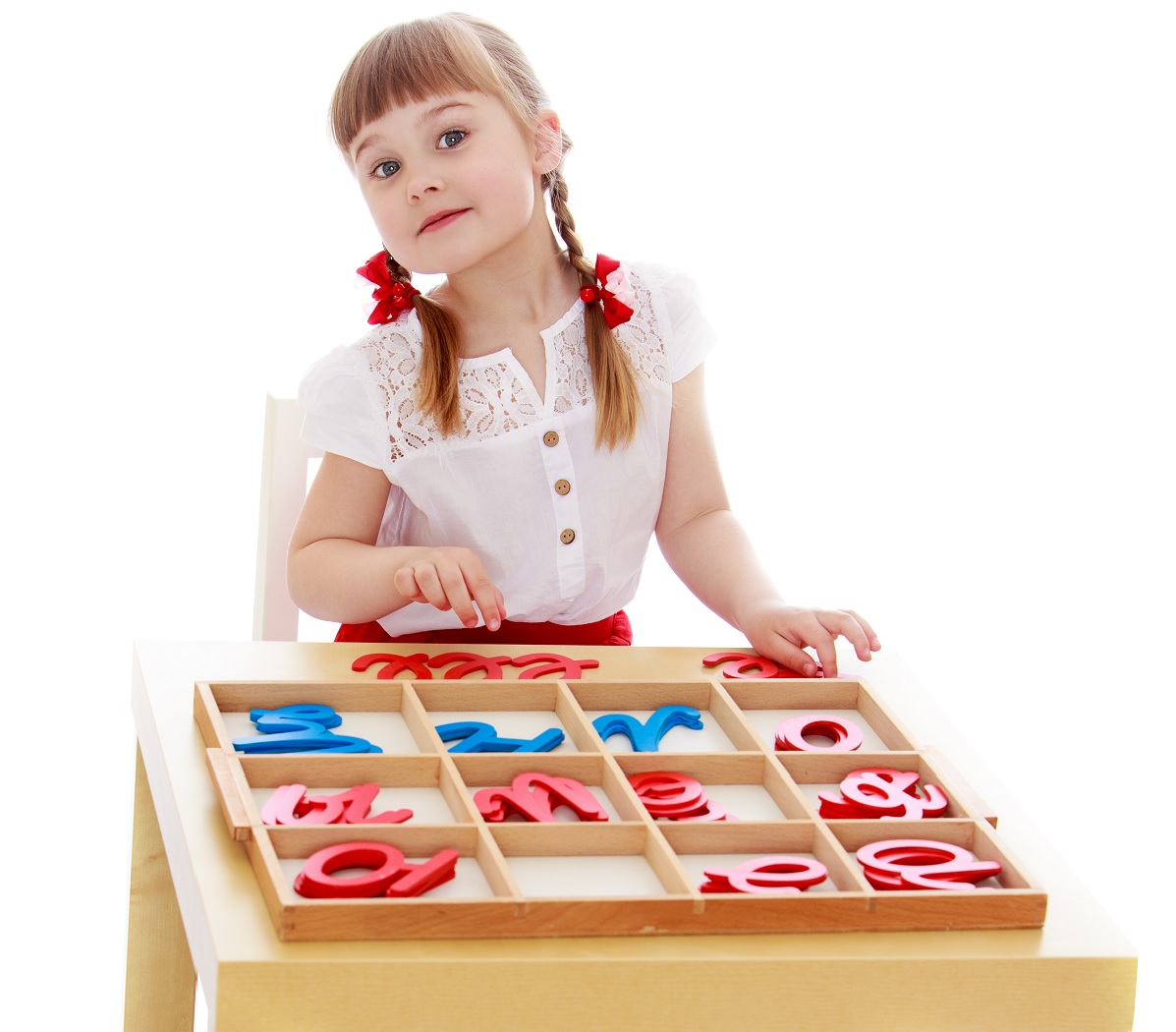 Son ou nom des lettres : pourquoi Montessori choisit le son