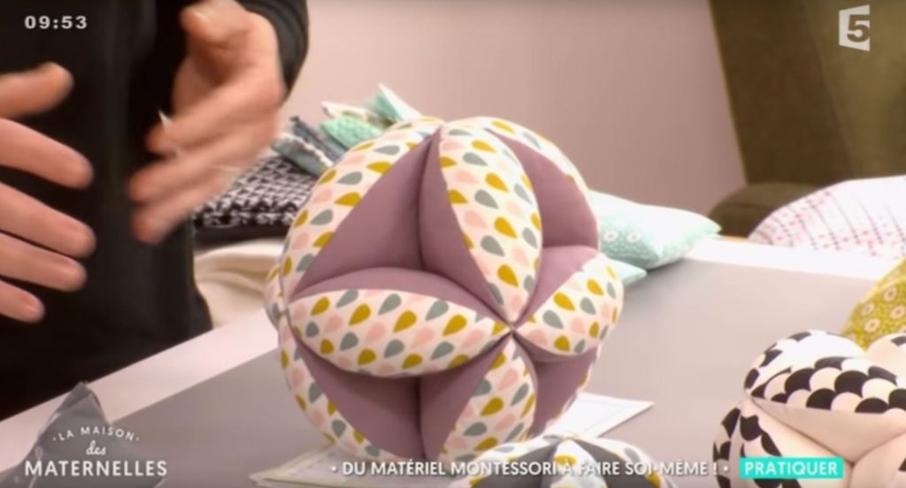La balle de préhension Montessori en crochet