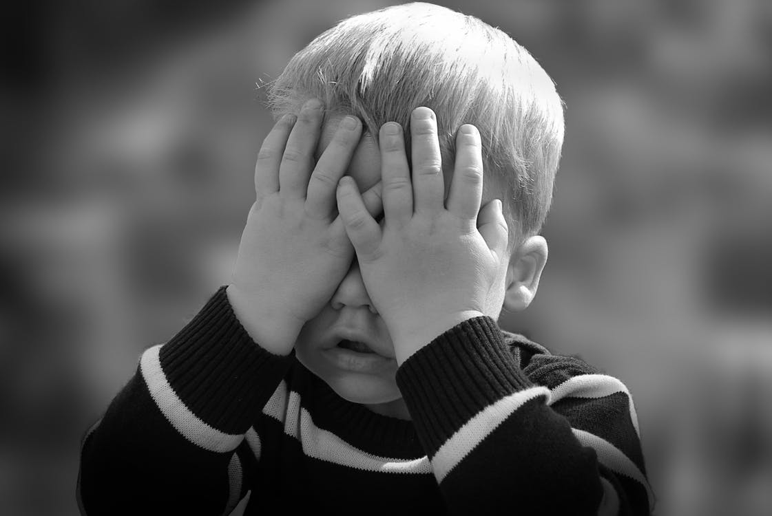Pleurs du soir de bébé : comprendre et apaiser