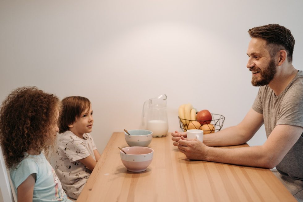 Discussion parent-enfant sur les limites et le consentement