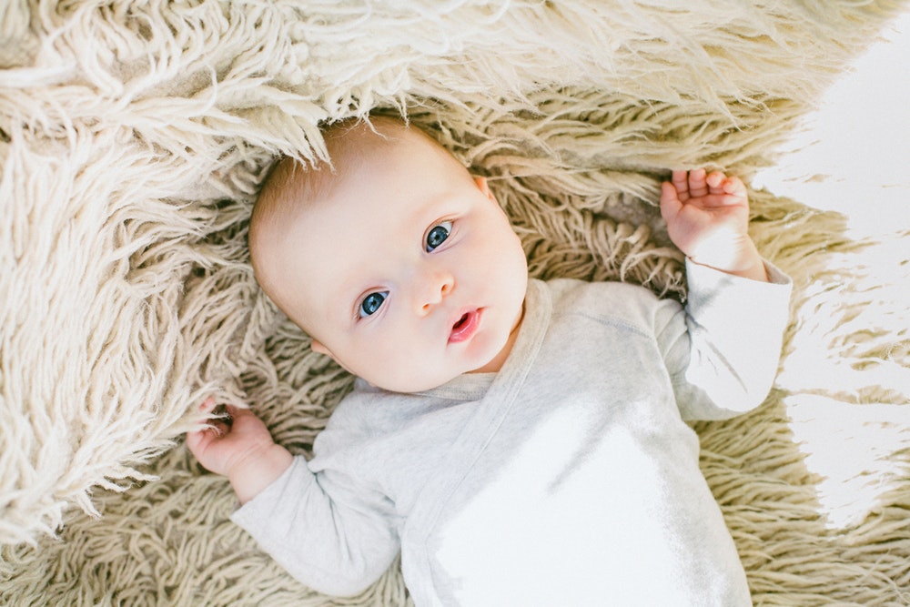 Quel bruit pour endormir bébé ? Bruits blancs, roses, musique