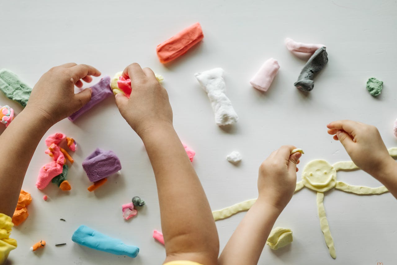 Stimuler l'imagination de l'enfant : activités créatives