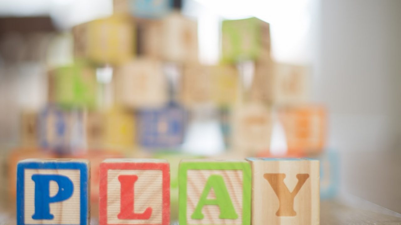 Jeux et matériel Montessori pour jeune enfant