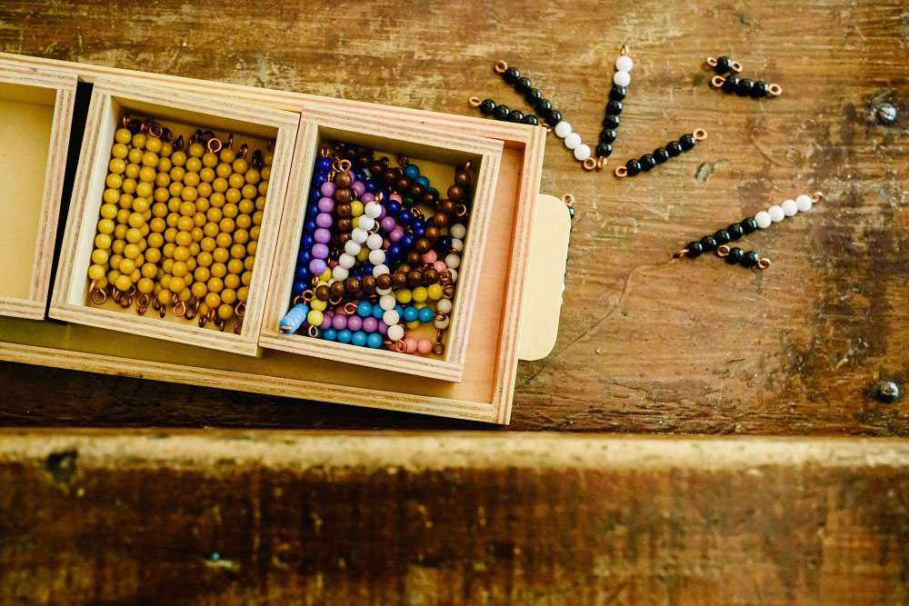 Montessori et les mathématiques : du concret à l'abstrait