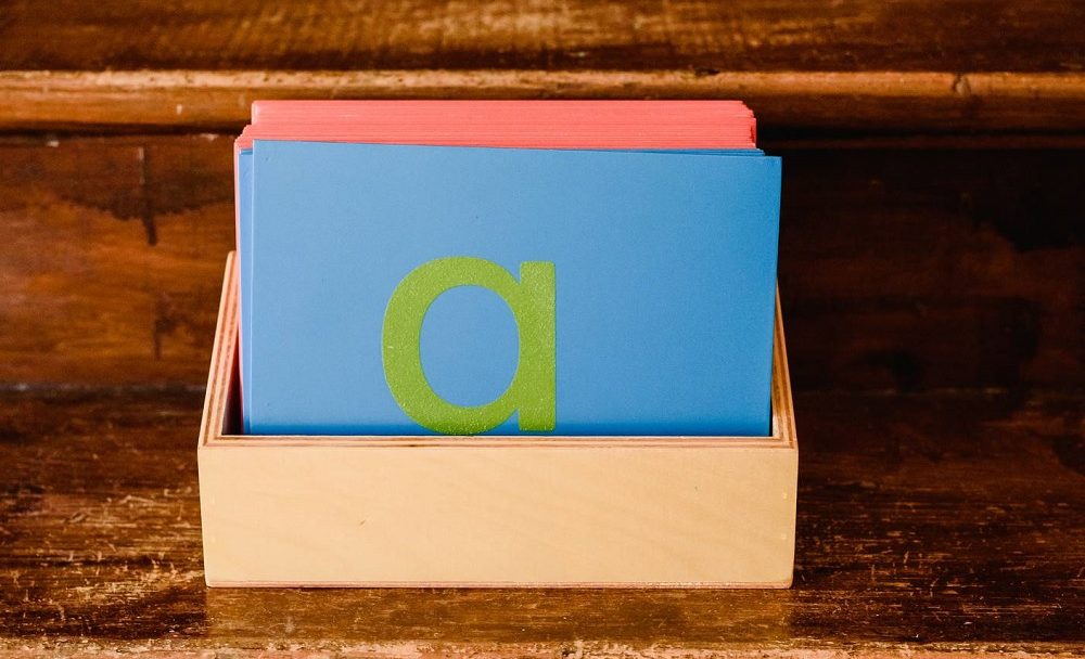 Alphabet mobile Montessori : lettres en bois pour composer des mots