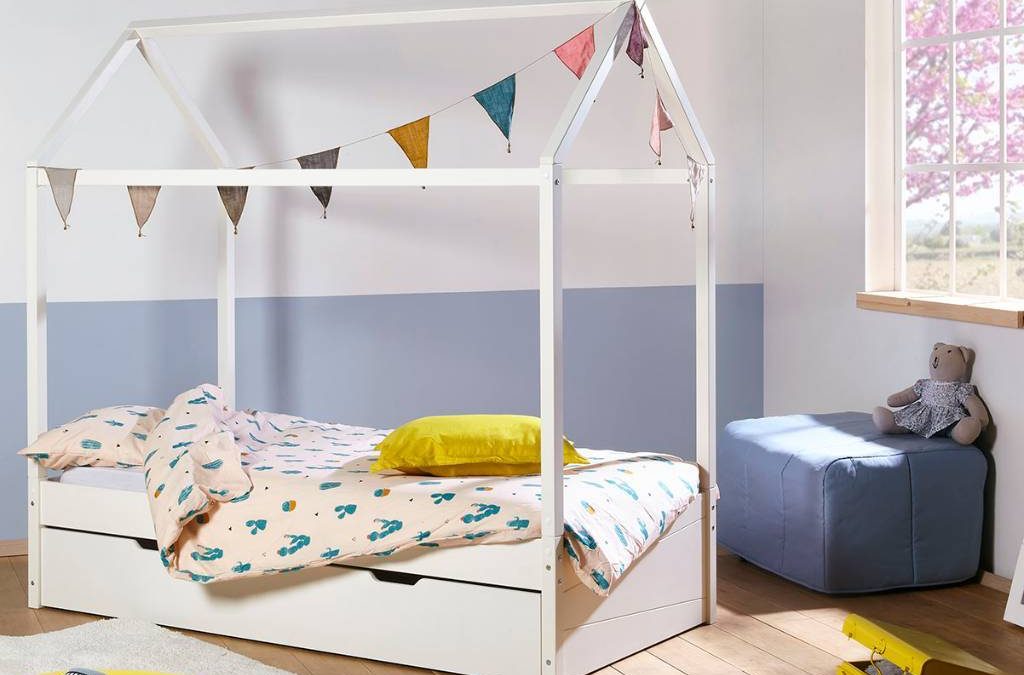 Lit au sol Montessori dans une chambre enfant