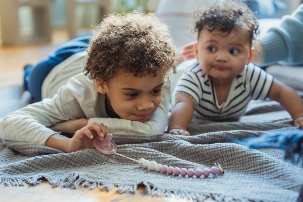 Bébé avec sa tétine