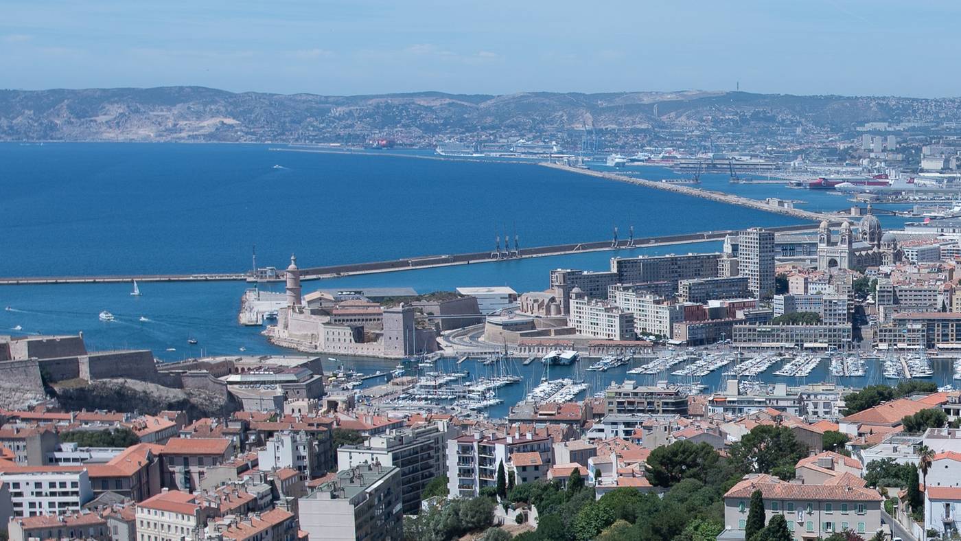 Le Vieux-Port de Marseille vu depuis les hauteurs
