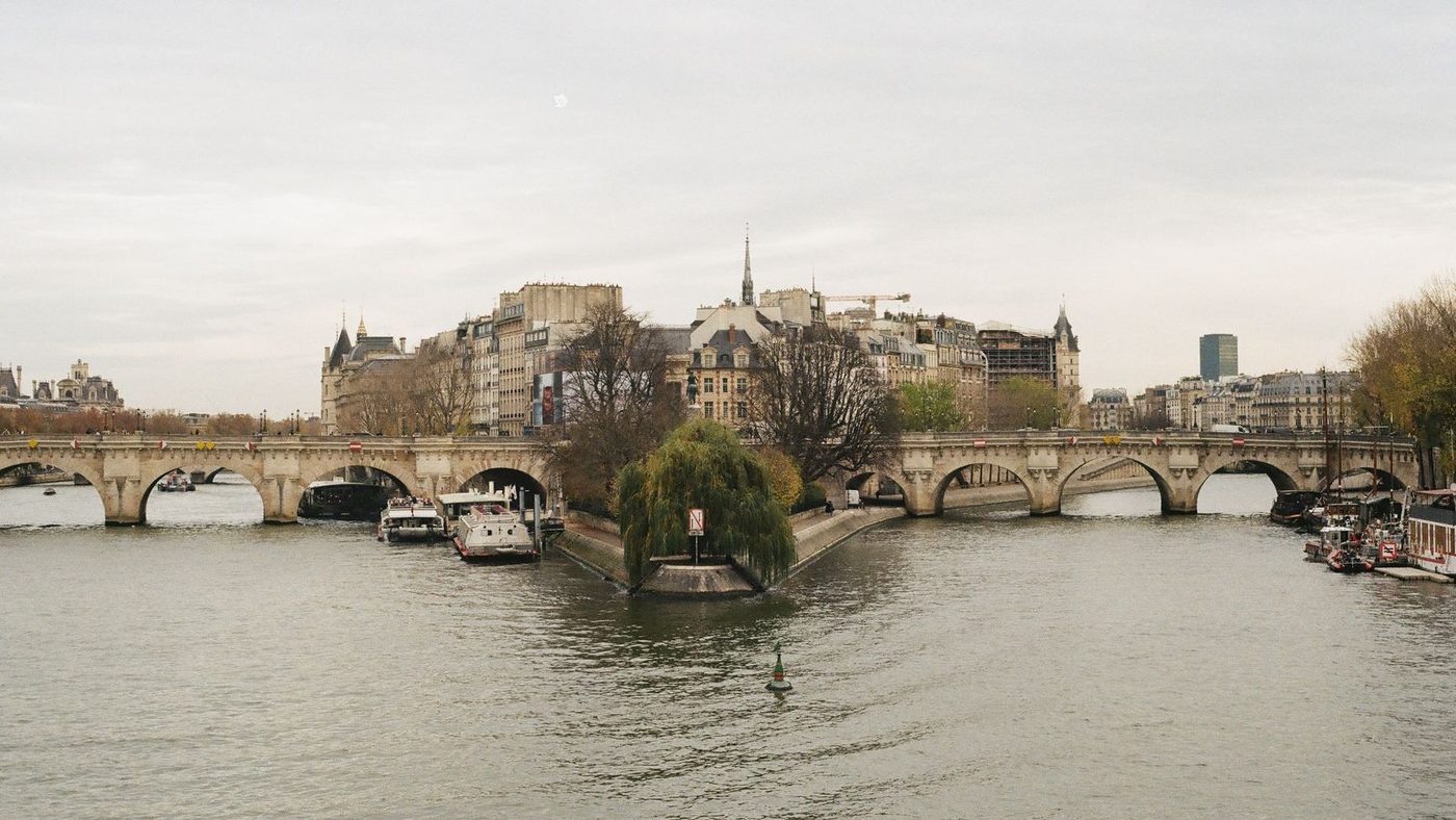 La Seine, le Pont-Neuf et la pointe de l'île de la Cité à Paris